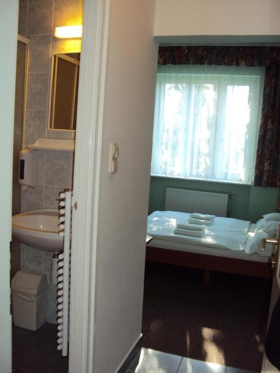 ショプロン Fuezi Panzio Bed & Breakfast 部屋 写真